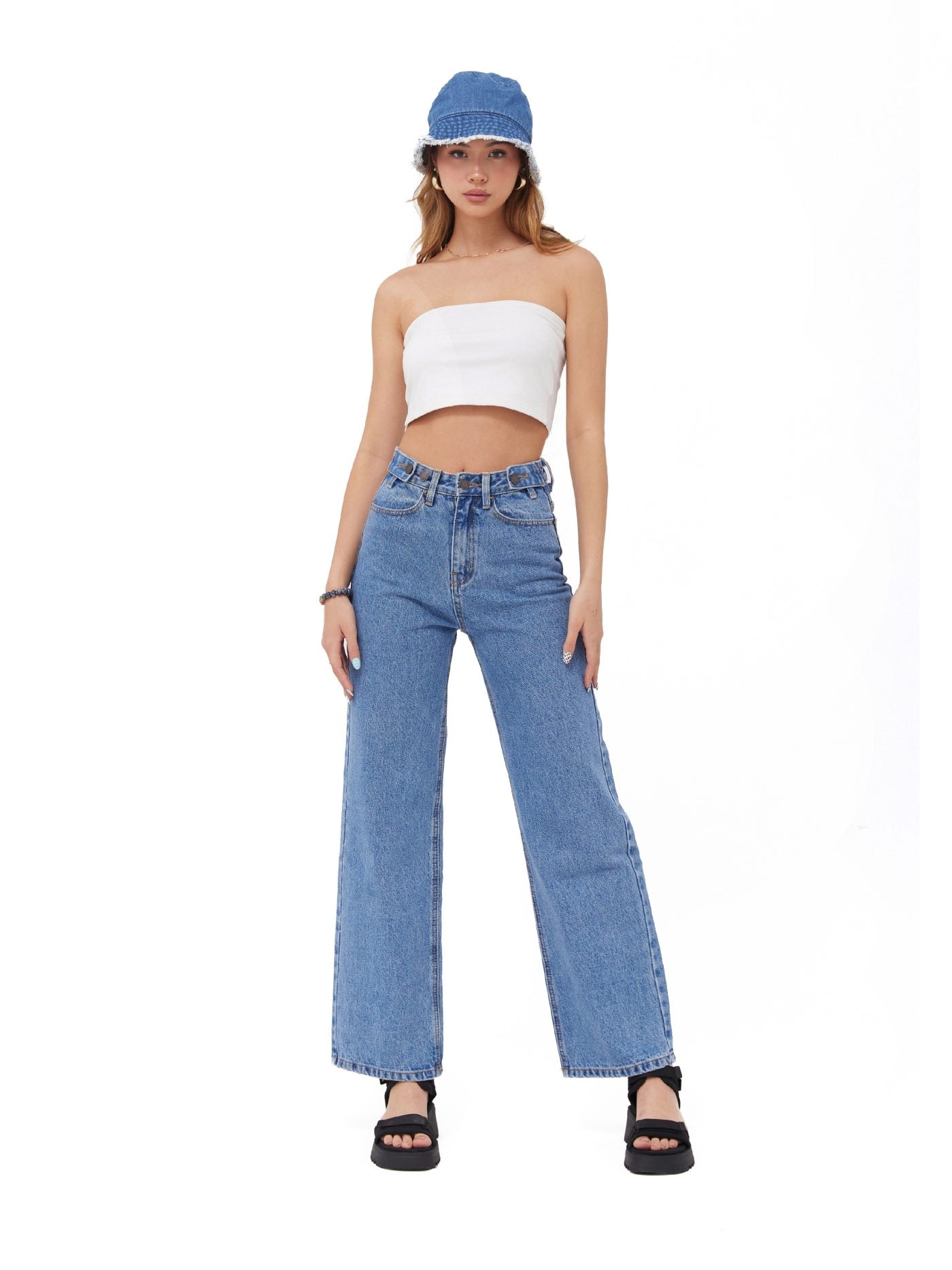 STRAIGHT LEG BUTTON JEANS