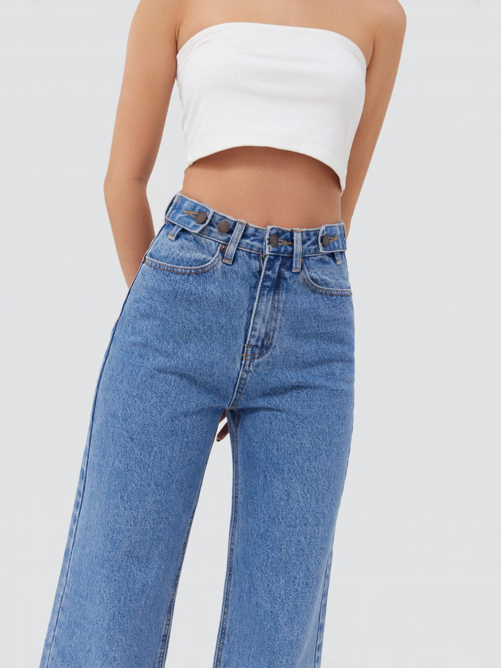 STRAIGHT LEG BUTTON JEANS