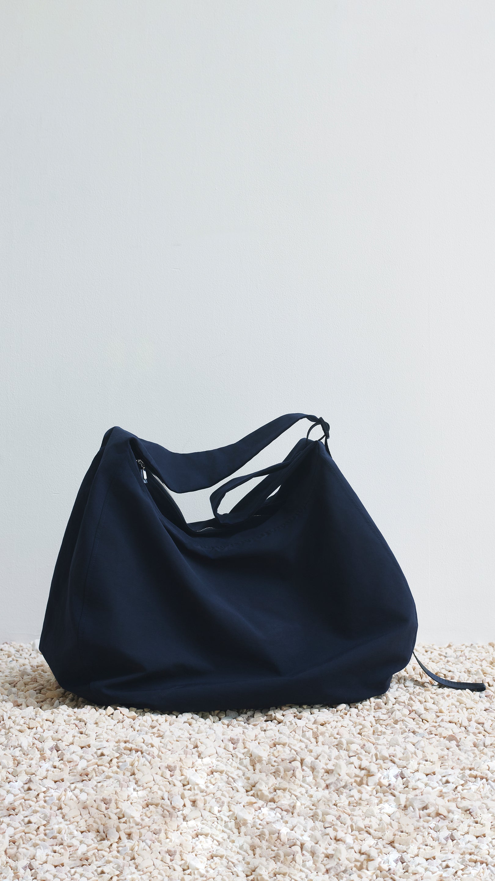 maiko-shopper-bag-dark-blue-AIN-astoud