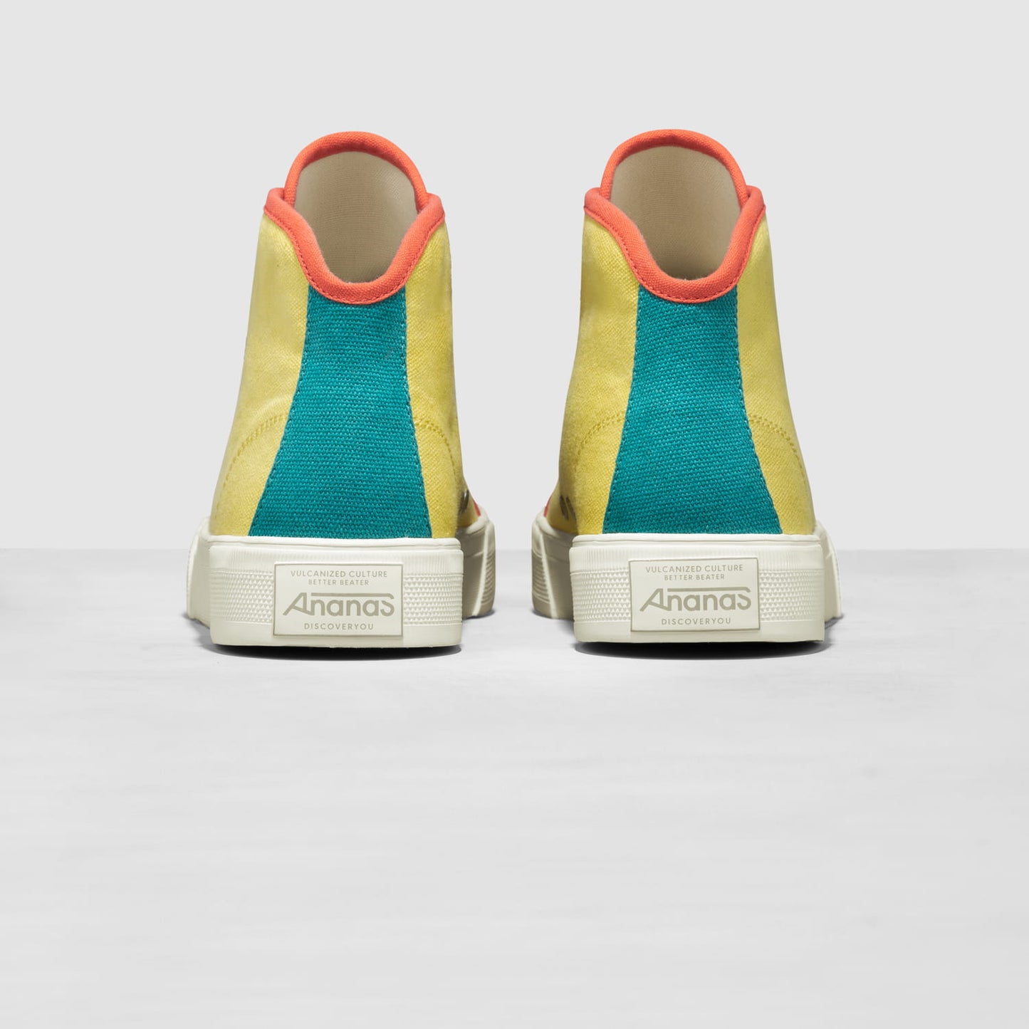 yellow-submarine-urbas-retrospective-mid-top ananas astoud