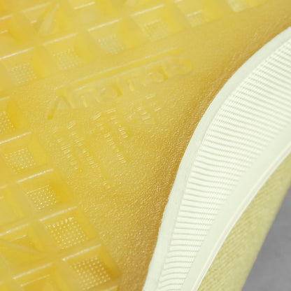 yellow-submarine-urbas-retrospective-mid-top ananas astoud