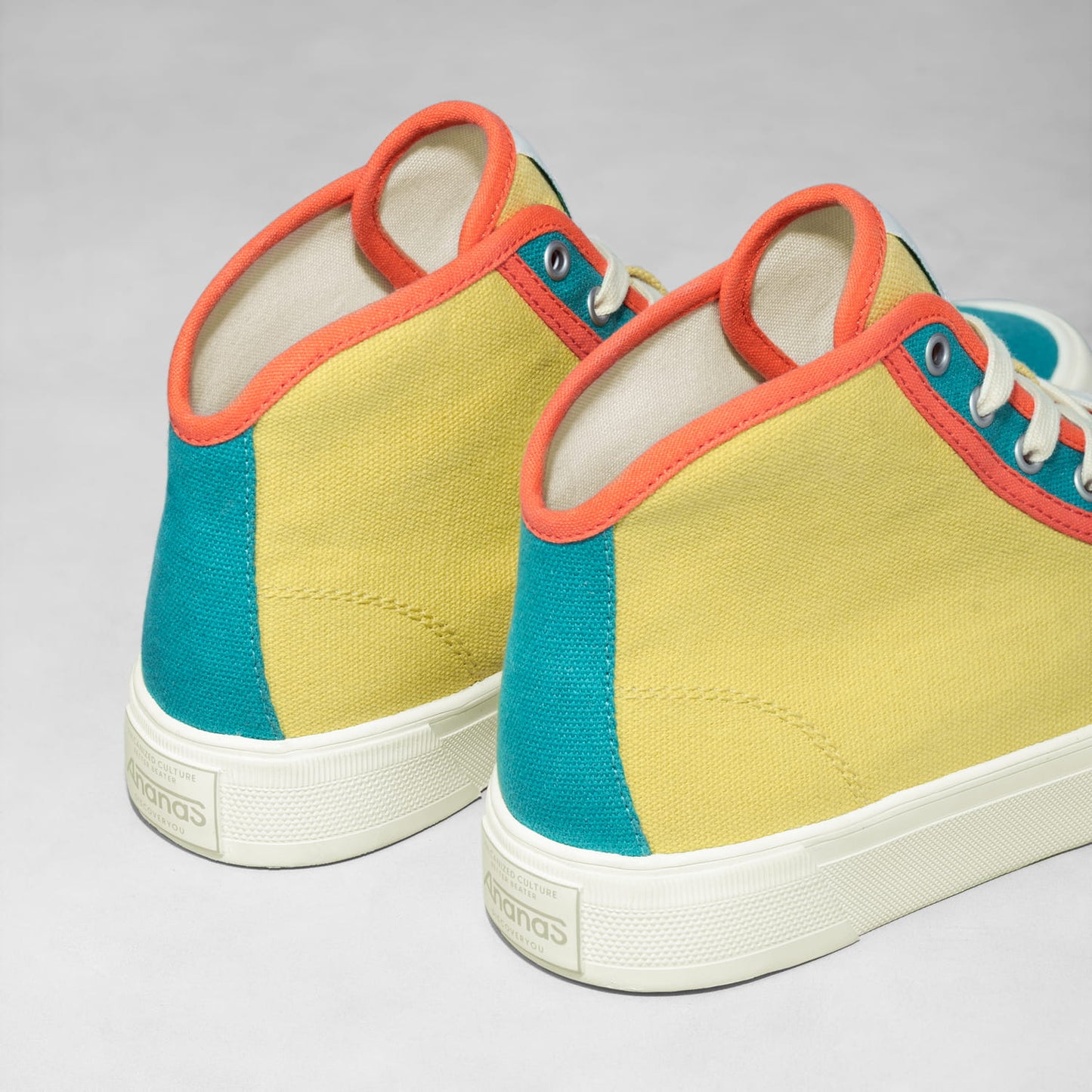 yellow-submarine-urbas-retrospective-mid-top ananas astoud