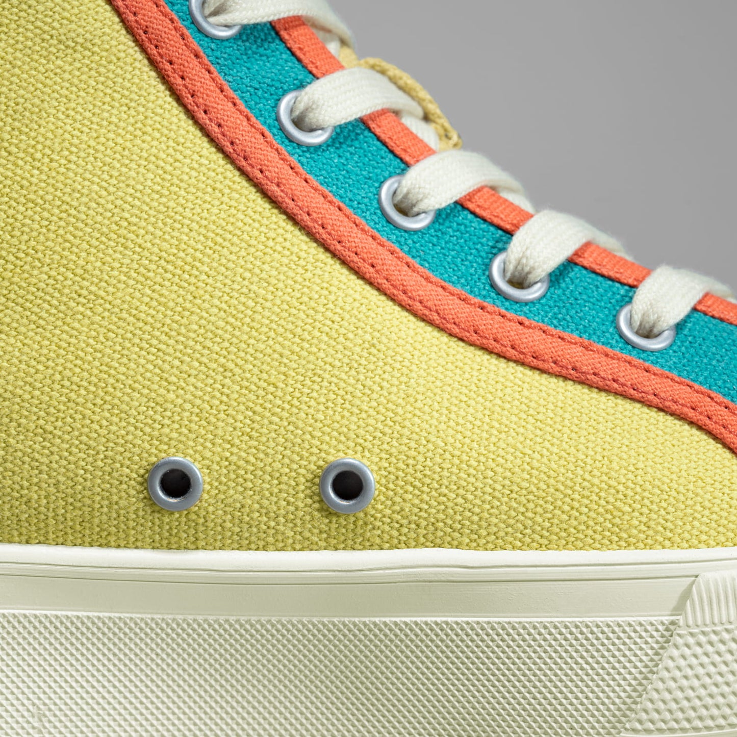 yellow-submarine-urbas-retrospective-mid-top ananas astoud