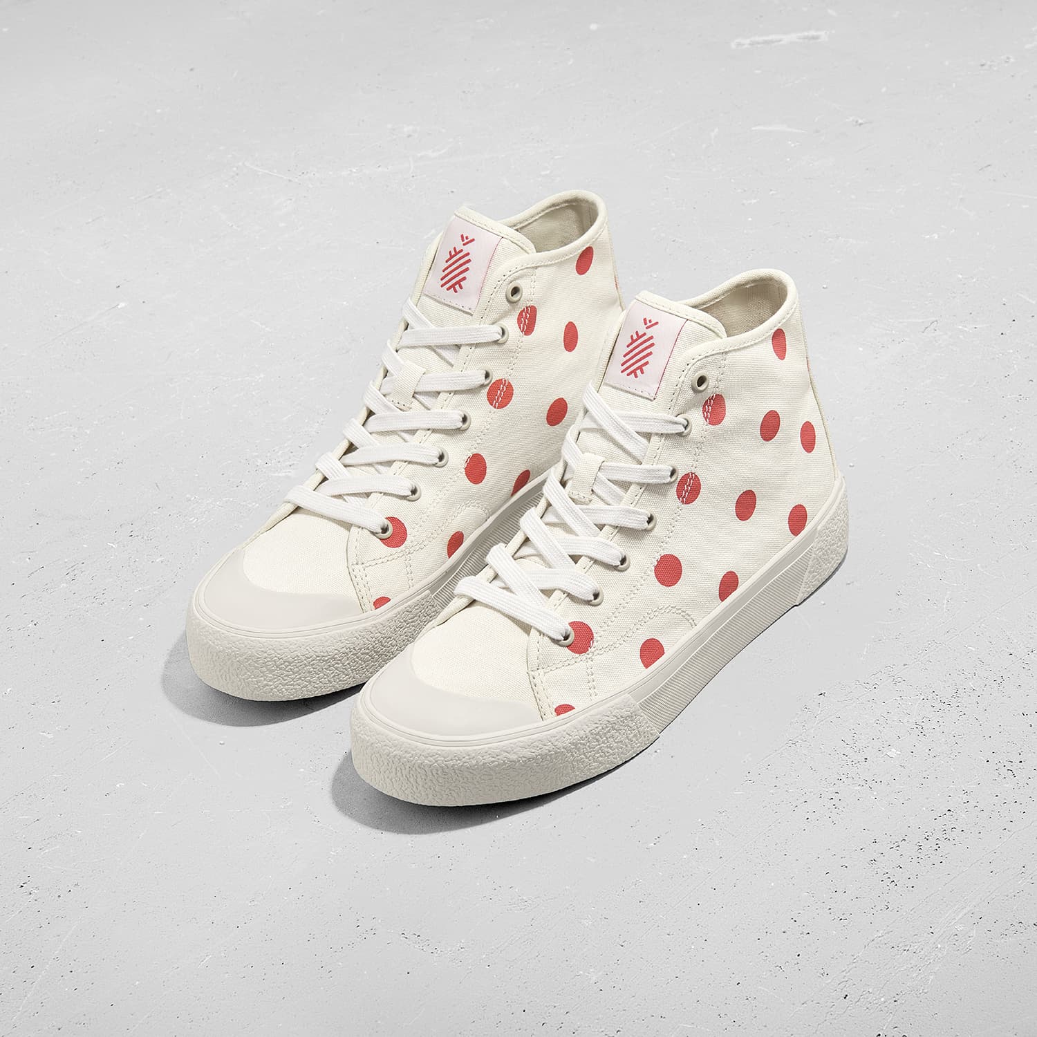 offwhite-pattas-polka-dots-high-top ananas astoud