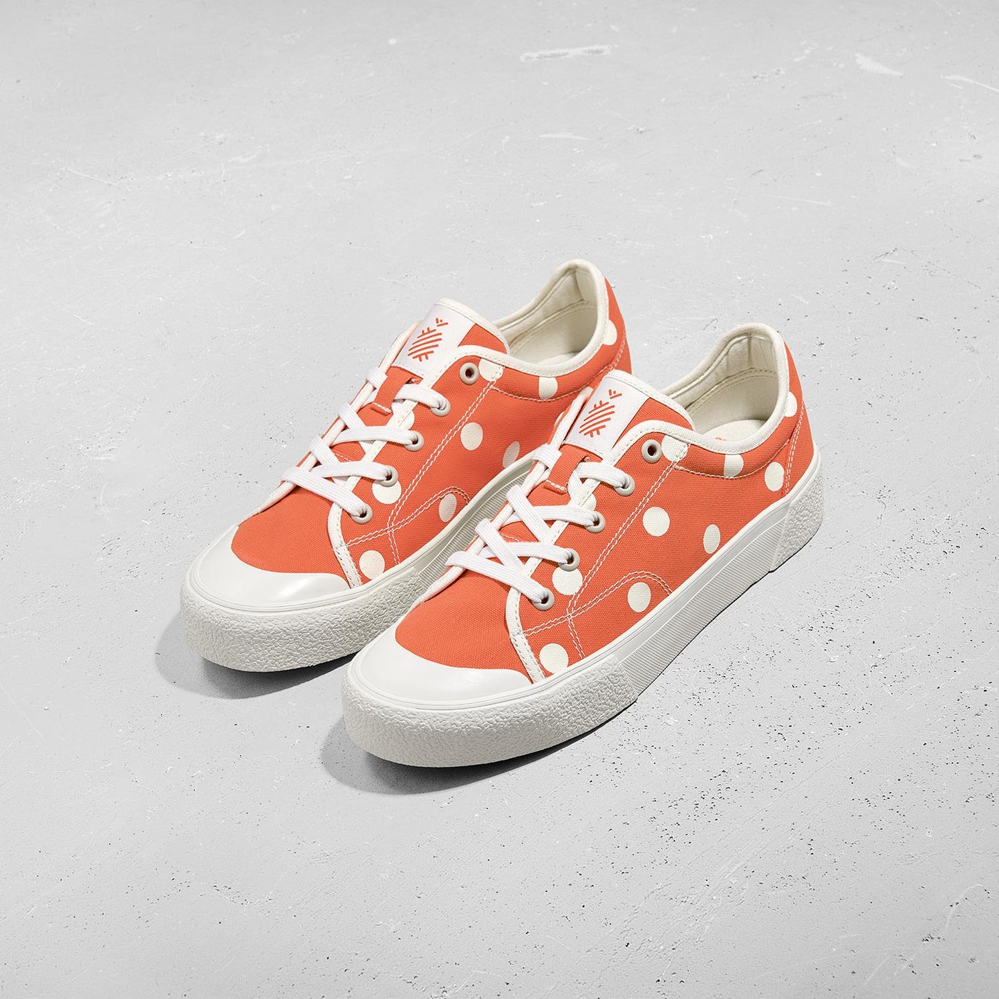 coral-rose-pattas-polka-dots-low-top ananas astoud