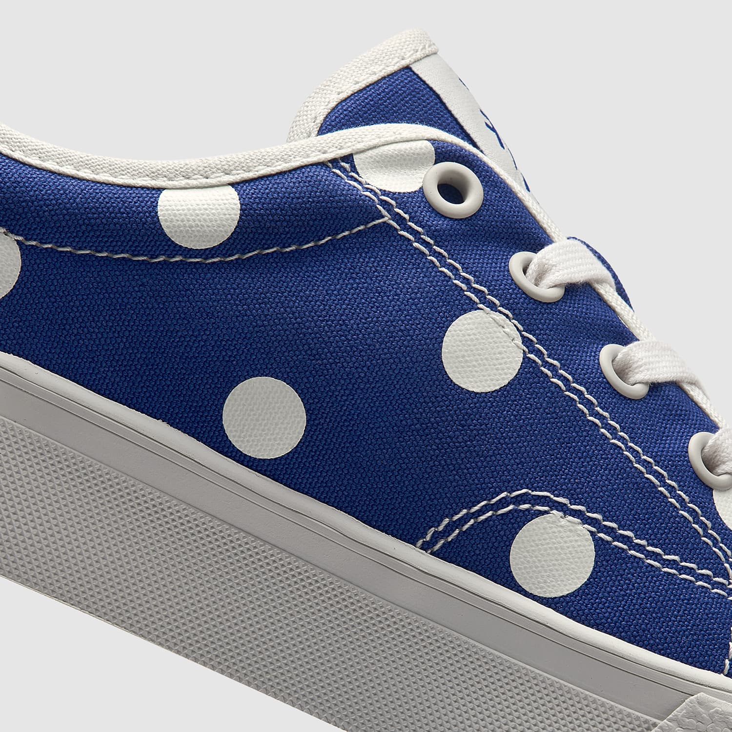 true-blue-pattas-polka-dots-low-top ananas astoud