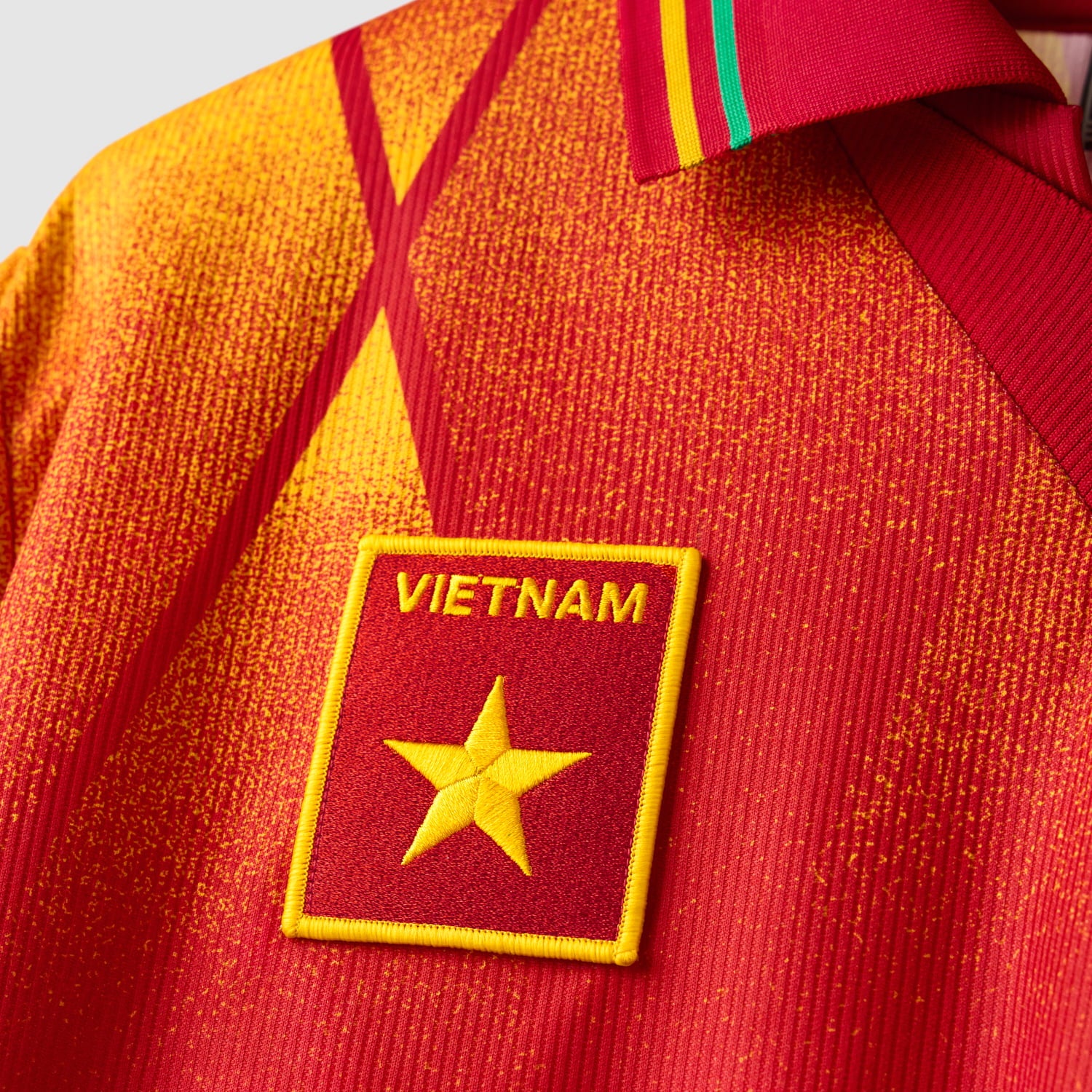 retro-football-jersey-vietnam-95-vi-t-nam-1-high-risk-red ananas astoud