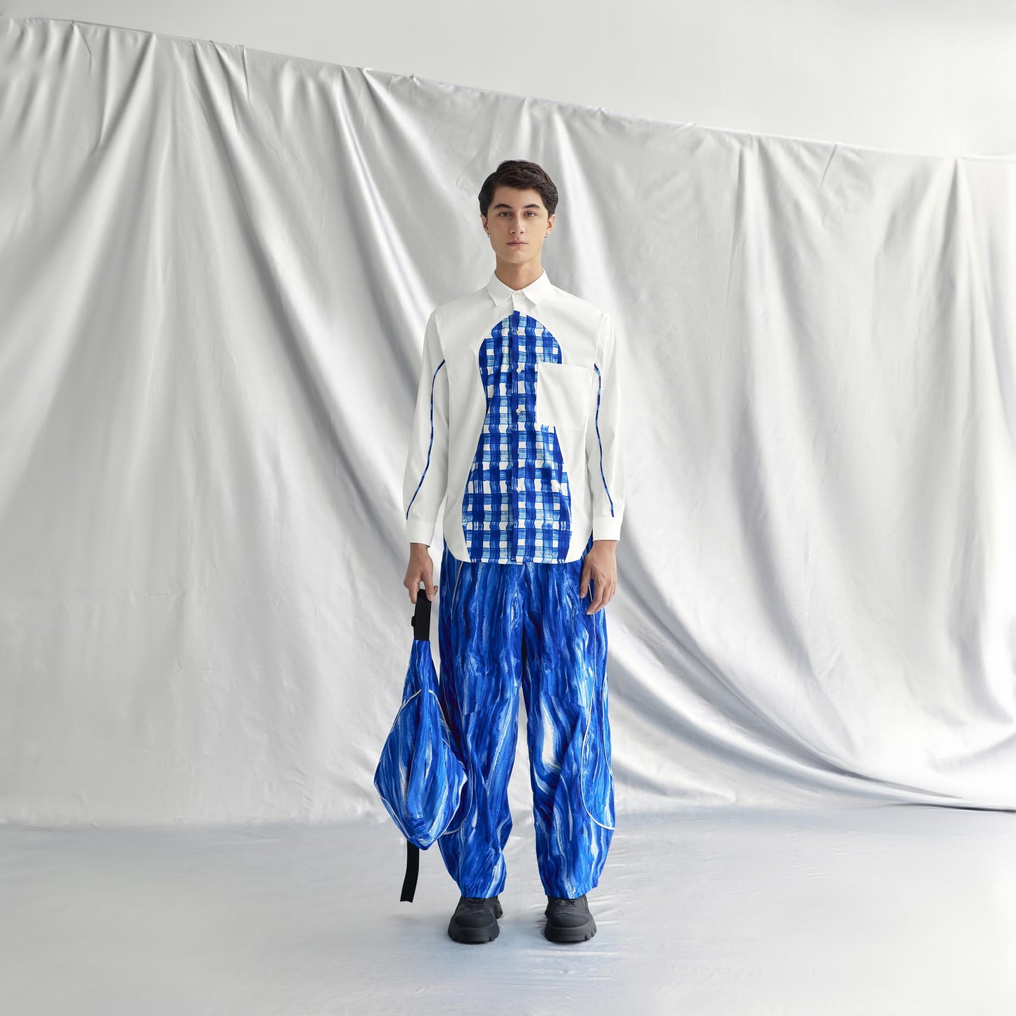 ERWAN SHIRT | BLUE-WHITE with lapel collar, buttoned cuffs, chest patch pocket, and printed front pattern.