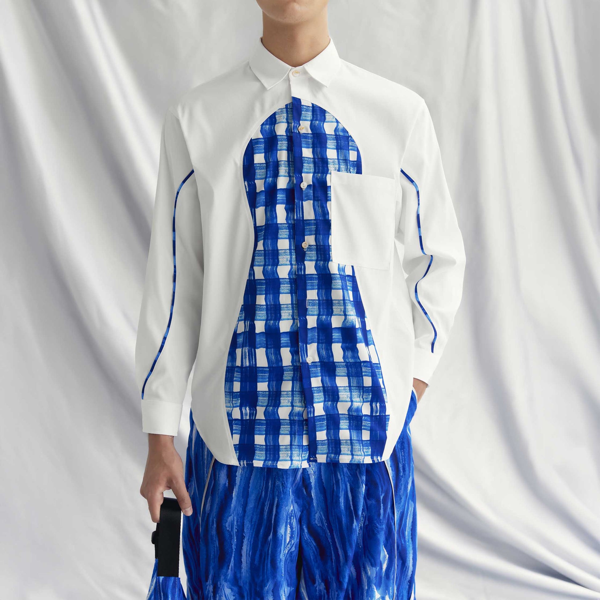 ERWAN SHIRT | BLUE-WHITE with lapel collar, buttoned cuffs, chest patch pocket, and printed front pattern.