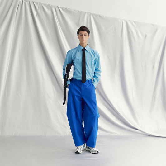 JAKOB PANTS | BLUE made from khaki cotton with an elasticated waistband and knee zippers for adjustable styling.