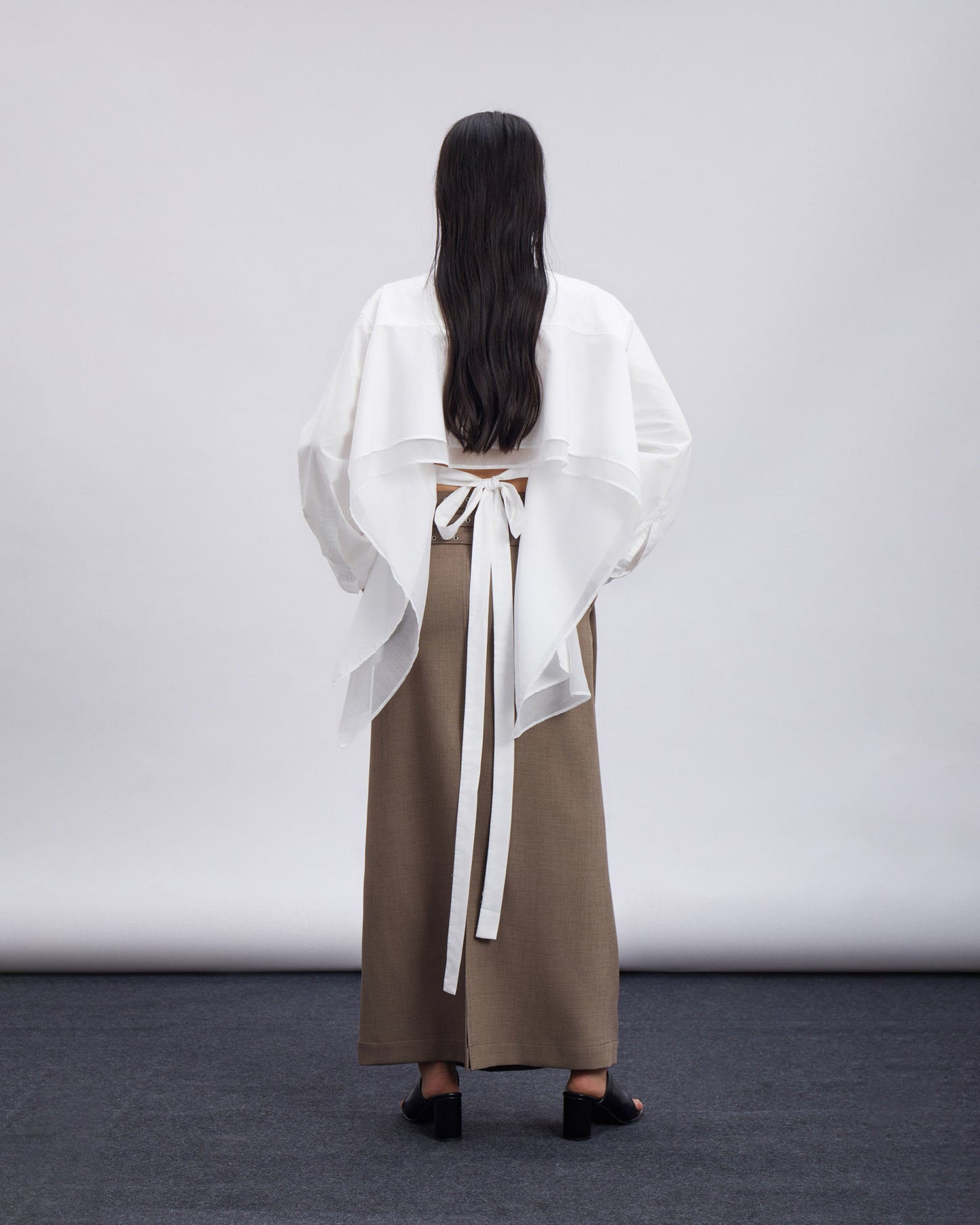 lẳng-lơ-open-back-tied-shirt-whitE-CAOSTU-ASTOUD